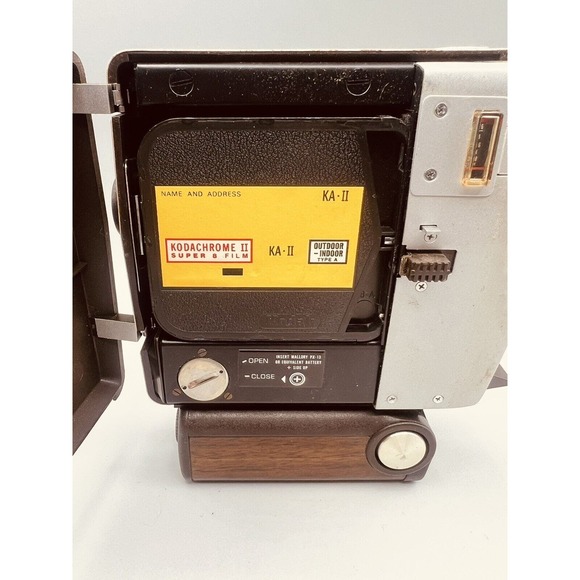 SUPER 8 Bell & Howell Autoload 308 Super Eight Movie Camera with Tape (1968) - Picture 9 of 11